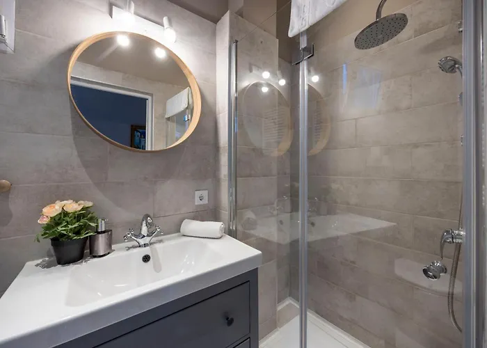Charming Dream & Retreat By Prestige Homes
